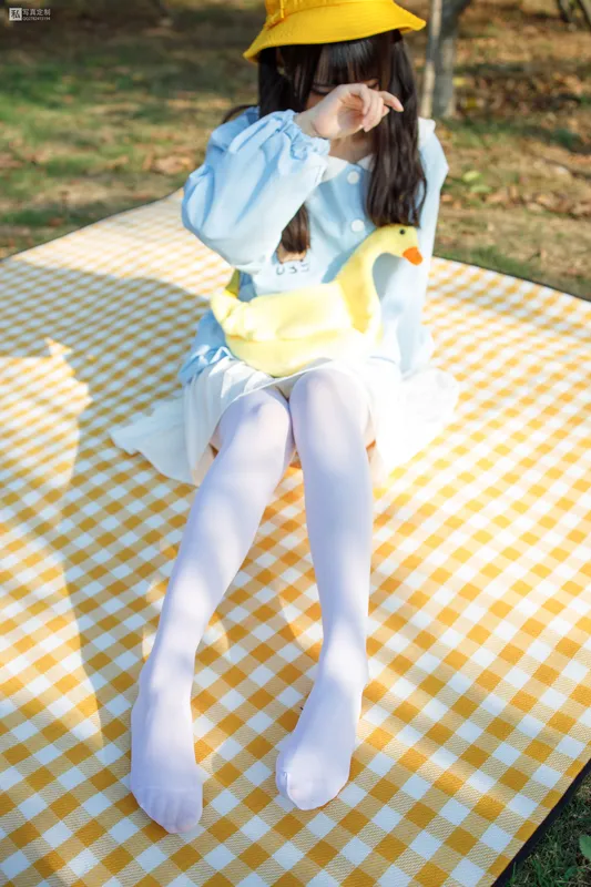 森萝财团 JKFUN-030 野餐、爆蛋和彩蛋 踩物 白丝50D 默陌 [23P 1V] - 森萝财团
